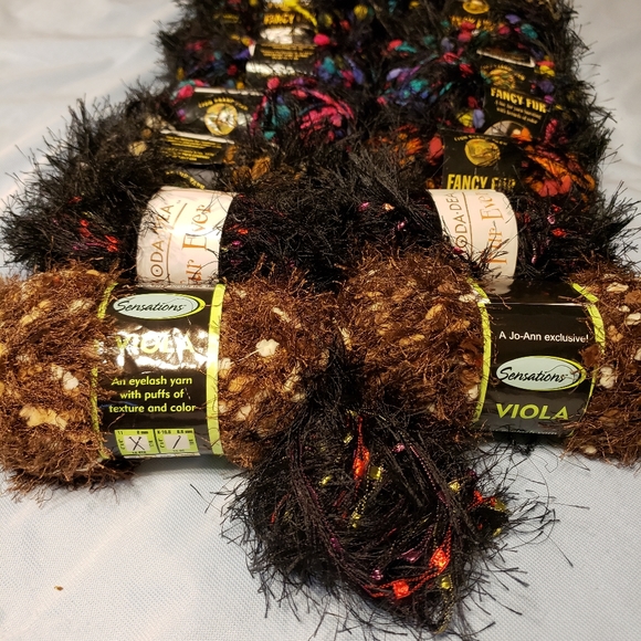 Multiple brands of yarn - Picture 4 of 4